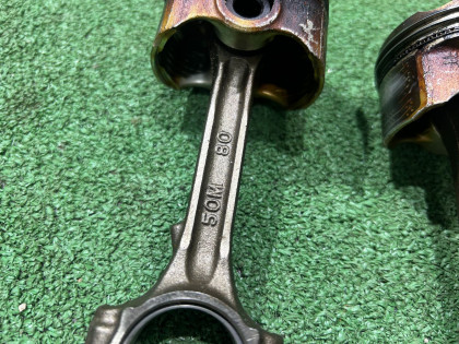 Pistão с шатуном гибрид SUZUKI HUSTLER OEM 123456789 MR41S 2017 R06A