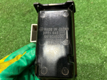 アシュトレイ SUBARU LEGACY OEM 66160AE000 BE5 2000 WHITE 51E