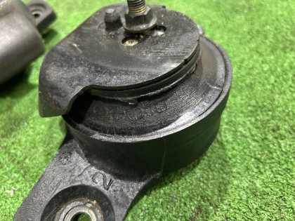 Подушки двигателя SUBARU LEGACY OEM 41022AE000, 41022AE010 BE5 BH5 2000 EJ206 AT
