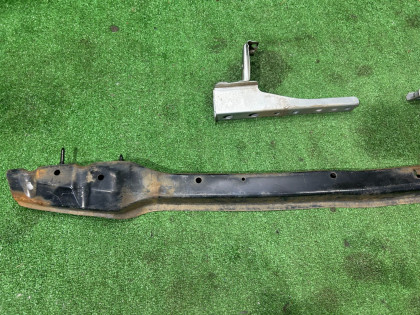 后保险杠防撞梁 SUBARU LEGACY OEM 57711AE030 57714AE030 BEE BE9 BE5 2002 SILVER 01G