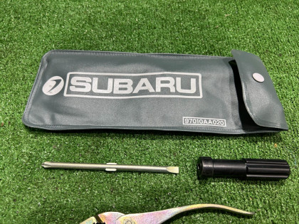 Juego de herramientas SUBARU LEGACY OEM 97010AA020 BEE BE9 BE5 2002