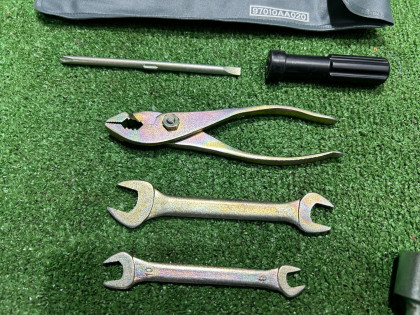 Juego de herramientas SUBARU LEGACY OEM 97010AA020 BEE BE9 BE5 2002