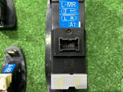 车窗控制模块 черный SUBARU LEGACY OEM 83071AE080 83071AE040 BE5 2002 EJ206 AT