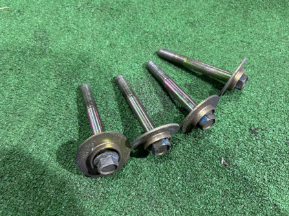 Parafusos do eixo traseiro SUBARU LEGACY OEM 901000179 BE5 2002