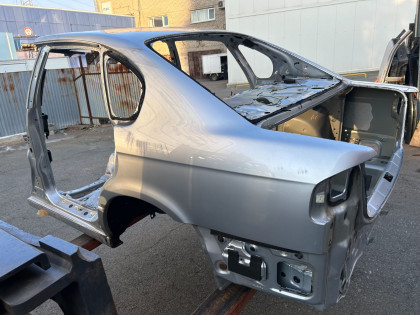 ชิ้นส่วนตัวถังท้ายรถ Rear Cut 51410AE001, 51410AE012 52401AE002 52122AE180 SUBARU LEGACY