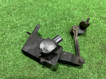 เซ็นเซอร์ปรับระดับไฟหน้า (ด้านหน้า) SUBARU FORESTER OEM 84021SA000 SG5 2007