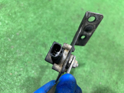 เซ็นเซอร์ปรับระดับไฟหน้า (ด้านหน้า) SUBARU FORESTER OEM 84021SA000 SG5 2007