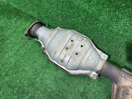 ท่อไอเสียท่อนกลาง SUBARU FORESTER OEM 44200SA080 SG5 2007 EJ205 AT