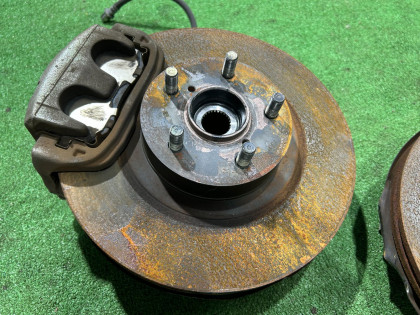Left front wheel hub 26300SA001 SUBARU LEGACY
