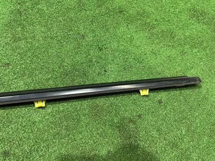 Moldura de la puerta delantera derecha SUBARU FORESTER OEM 61280SA000 SG5 2007 BLACK 32J 32J