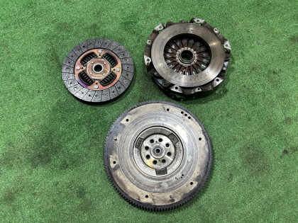 Clutch kit (flywheel, pressure plate, disc) Сцепление SUBARU LEGACY OEM 30210AA570 30100AA840 12342AA070 BE5 2002 EJ208 MT5