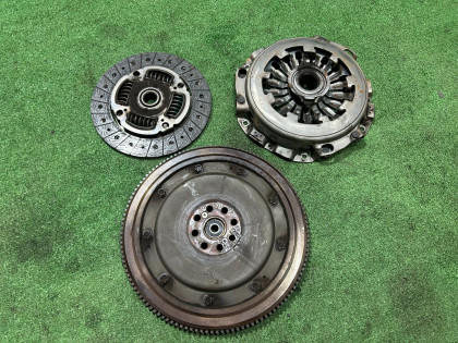 Clutch kit (flywheel, pressure plate, disc) Сцепление SUBARU LEGACY OEM 30210AA570 30100AA840 12342AA070 BE5 2002 EJ208 MT5