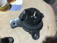 ยางแท่นเครื่องซ้าย SUBARU LANCASTER OEM 41022AE110 BH9 2000 EZ30