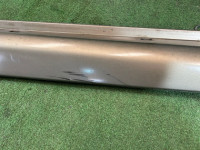 Embaladeira esquerda цвет 8L5 SUBARU LANCASTER OEM 91111AE090MF BH9 2000 beige 8L5