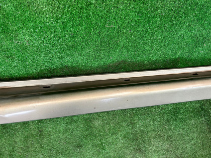 右サイドシル цвет 8L5 SUBARU LANCASTER OEM 91111AE080MF BH9 2000 beige 8L5