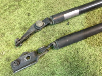 Амортизаторы пятой двери SUBARU LEGACY OEM 60330AC001 60330AC011 BG5 1997 Silver 406