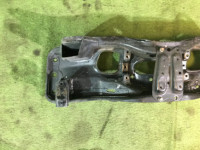 Travesaño delantero SUBARU LANCASTER OEM 20101AE013 BHE 2002 EZ30