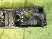 Travesaño delantero SUBARU LANCASTER OEM 20101AE013 BHE 2002 EZ30