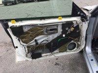 Дверь передняя левая SUBARU LANCASTER OEM 60009AE050 60009AE070 BHE 2002 white pearl 07C