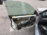 Дверь передняя левая SUBARU LANCASTER OEM 60009AE050 60009AE070 BHE 2002 white pearl 07C