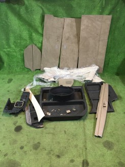 แผงบุห้องเก็บของท้าย 94015AE020GF 94015AE030GF 91144AE010 95065AE080GG SUBARU LANCASTER