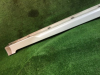Faldón derecho SUBARU LANCASTER OEM 91111AE080YF BHE 2002 white pearl 07C