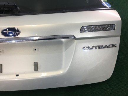 Portón trasero SUBARU OUTBACK OEM 60809AG0029P, 60809AG0039P, 96031AG000GA, 84261AG142GA, 84261AG143GA BP9 2005 gold 39J