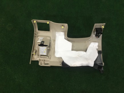 Revestimento inferior do tablier SUBARU OUTBACK OEM 66075AG001WA 66075AG021WA BP9 2005 gold 39J