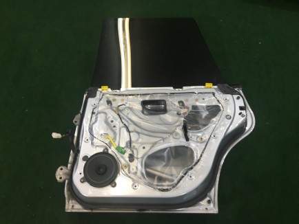 Puerta trasera derecha SUBARU LANCASTER OEM 60400AE420 BH9 2001 Silver 1U2