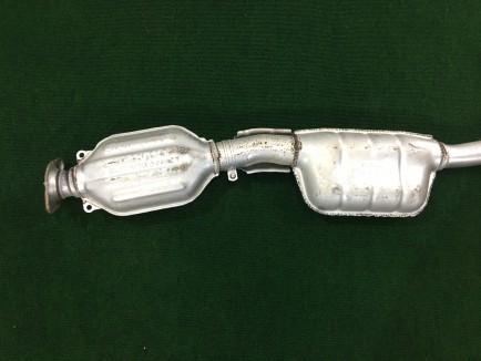Centre exhaust section SUBARU LANCASTER OEM 44200AE050 44200AE051 BH9 2001 EJ254
