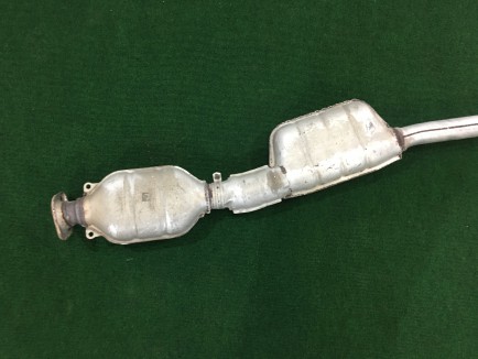 Centre exhaust section SUBARU LANCASTER OEM 44200AE050 44200AE051 BH9 2001 EJ254