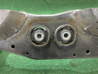 Crossmember задняя SUBARU LANCASTER OEM 20152AE000 20152AE001 BHE 2000 EZ30