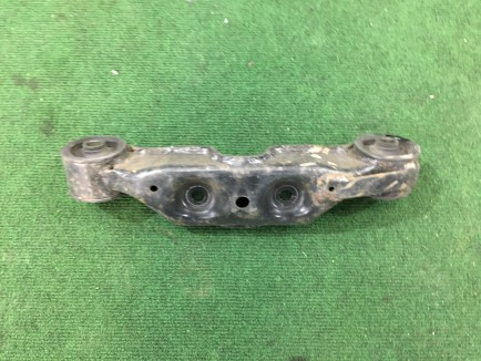 差速器支座 SUBARU LANCASTER OEM 41310AE020 BHE 2000 EZ30