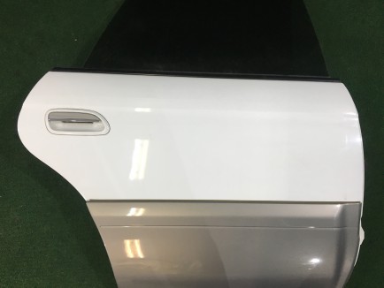 右リアドア SUBARU LANCASTER OEM 60400AE420 BHE 2000 white / grey 0U4