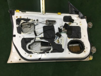 左フロントドア SUBARU LANCASTER OEM 60009AE050 60009AE070 BHE 2000 white / grey 0U4
