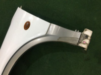 บังโคลนหน้าซ้าย SUBARU LANCASTER OEM 57120AE031 BHE 2000 white / grey 0U4
