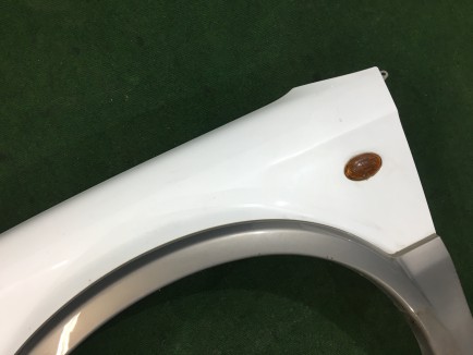 บังโคลนหน้าซ้าย SUBARU LANCASTER OEM 57120AE031 BHE 2000 white / grey 0U4
