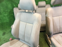 シート SUBARU LANCASTER OEM 64010AE700GE 64010AE710GE 64221AE130GE 64231AE130GE BHE 2000 white / grey 0U4