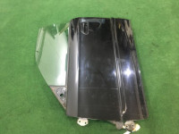 Puerta delantera izquierda SUBARU LEGACY B4 OEM 60009AE010 60009AE030 BE5 2001 Black 47A