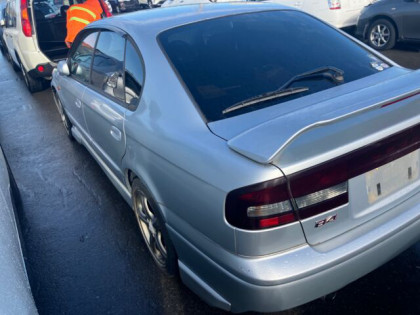 SUBARU LEGACY BE9 2001