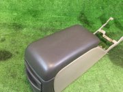 グローブボックス・アームレスト SUBARU LANCASTER OEM 92111AE010AD BH9 1999 beige 8L5