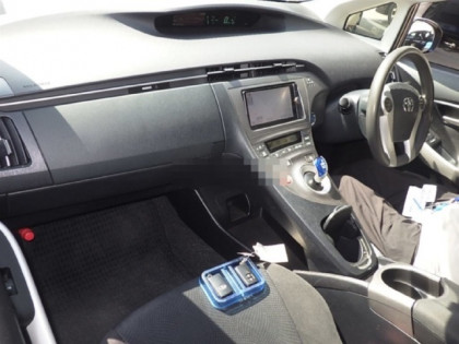 TOYOTA PRIUS ZVW30 2013