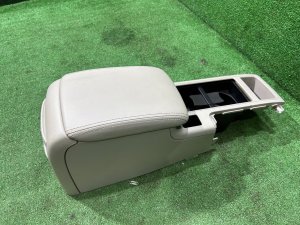 Glovebox and armrest кожа SUBARU OUTBACK OEM 92111AG060WA BPE 2004 SILVER 39D, 3K3