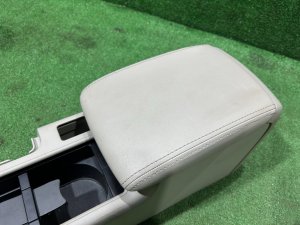 Glovebox and armrest кожа SUBARU OUTBACK OEM 92111AG060WA BPE 2004 SILVER 39D, 3K3