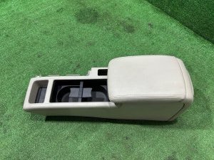 Glovebox and armrest кожа SUBARU OUTBACK OEM 92111AG060WA BPE 2004 SILVER 39D, 3K3