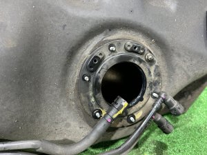 燃料タンク SUBARU OUTBACK OEM 42012AG011 BPE 2004 EZ30