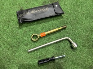 随车工具 крюк SUBARU OUTBACK OEM 97032AG010 BPE 2004