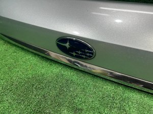 Friso da porta da bagageira SUBARU OUTBACK OEM 84261AG052TE BPE 2004 SILVER 39D, 3K3