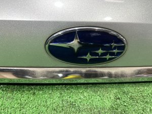 Friso da porta da bagageira SUBARU OUTBACK OEM 84261AG052TE BPE 2004 SILVER 39D, 3K3
