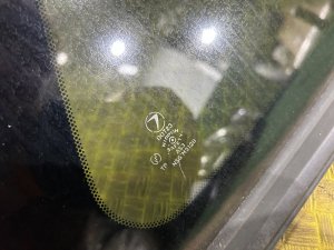 左リアクォーターガラス SUBARU OUTBACK OEM 65210AG130 BPE 2004